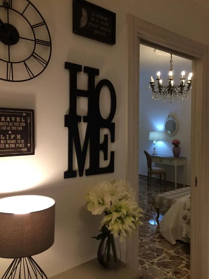 Bed and Breakfast Il Piccolo Attico Кальтаджироне Италия